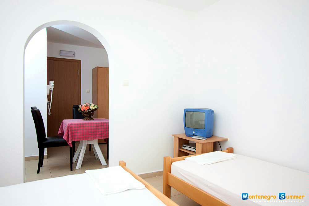 Apartments Mtv Петровац Экстерьер фото